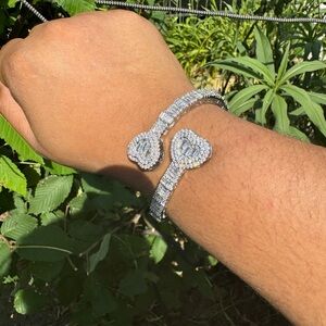 7” Iced Out Bauguette Heart Bangle 😍🥹